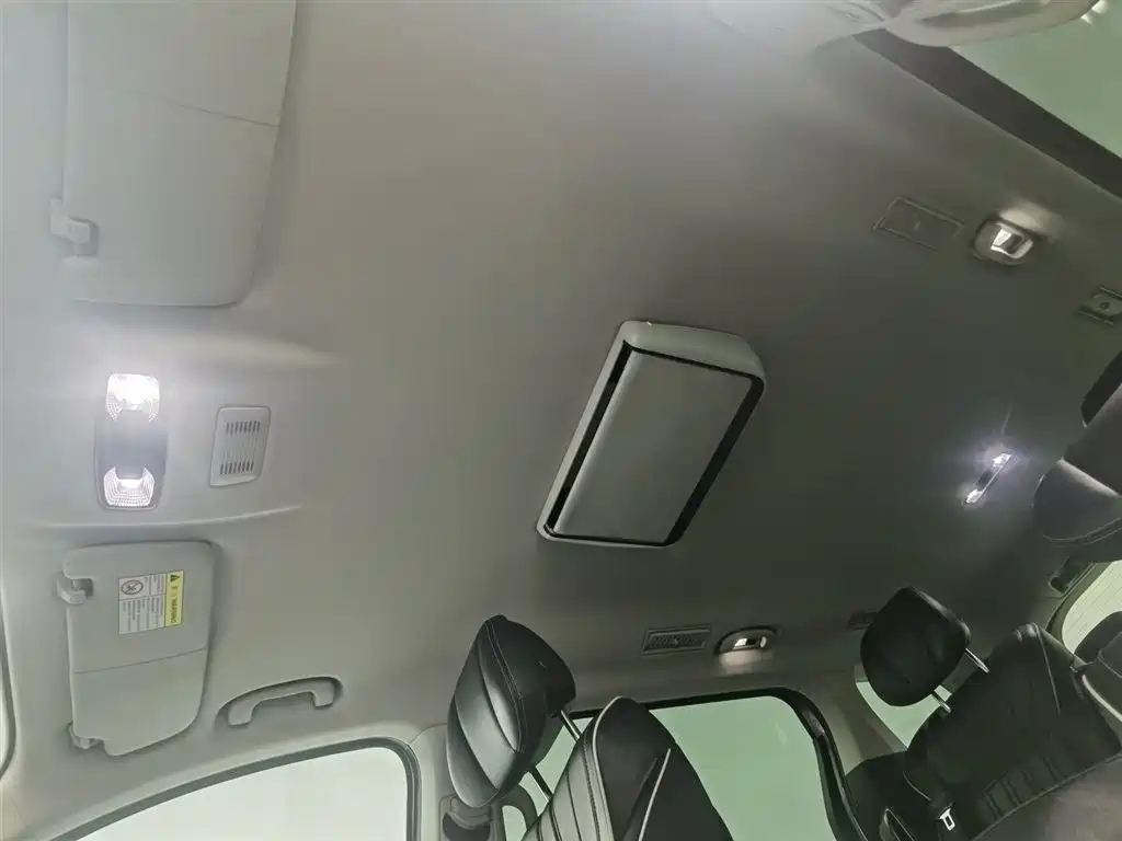 Roewe iMAX8 2023