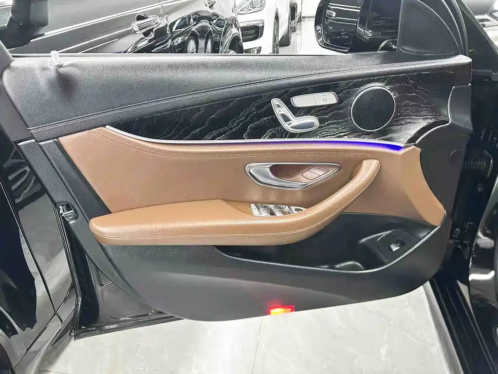 Mercedes-Benz E-Class 2018 — фото 13