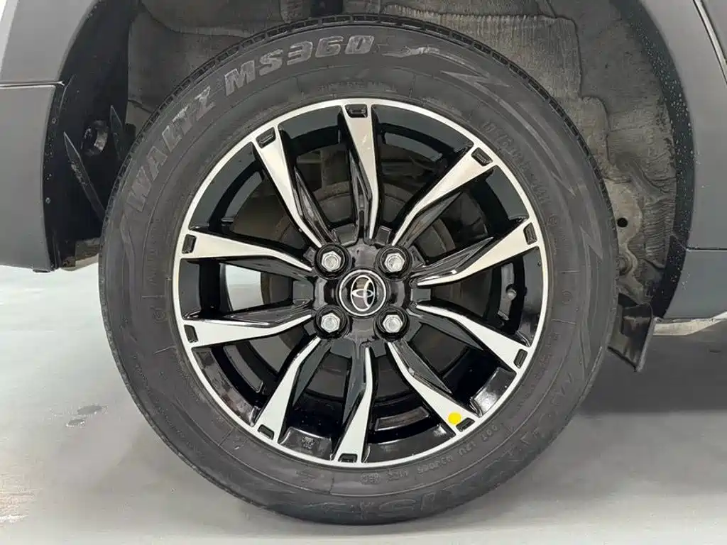 Toyota Yaris L 2023 — фото 19