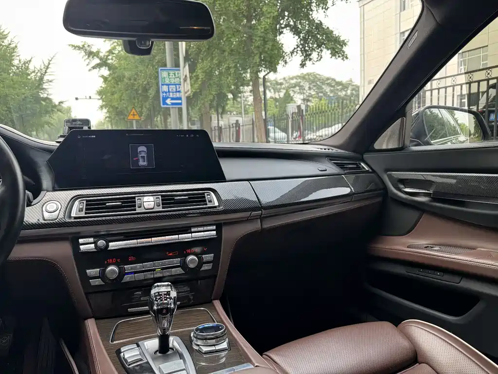 BMW 7 Series 2014 — фото 12