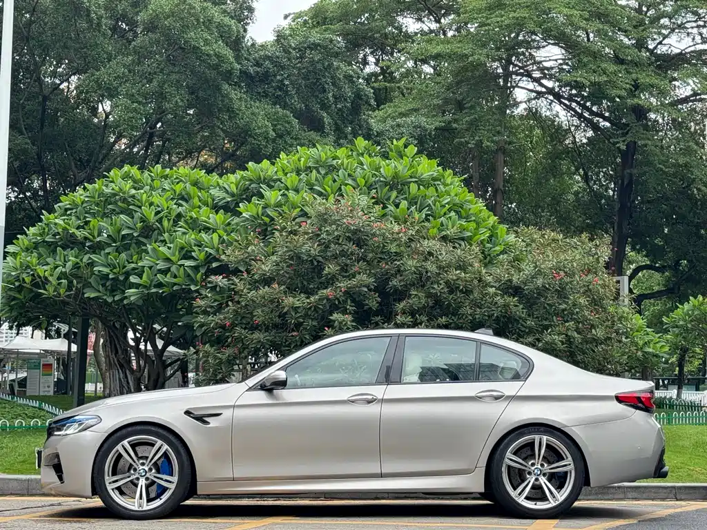 BMW M5 2016 — фото 4