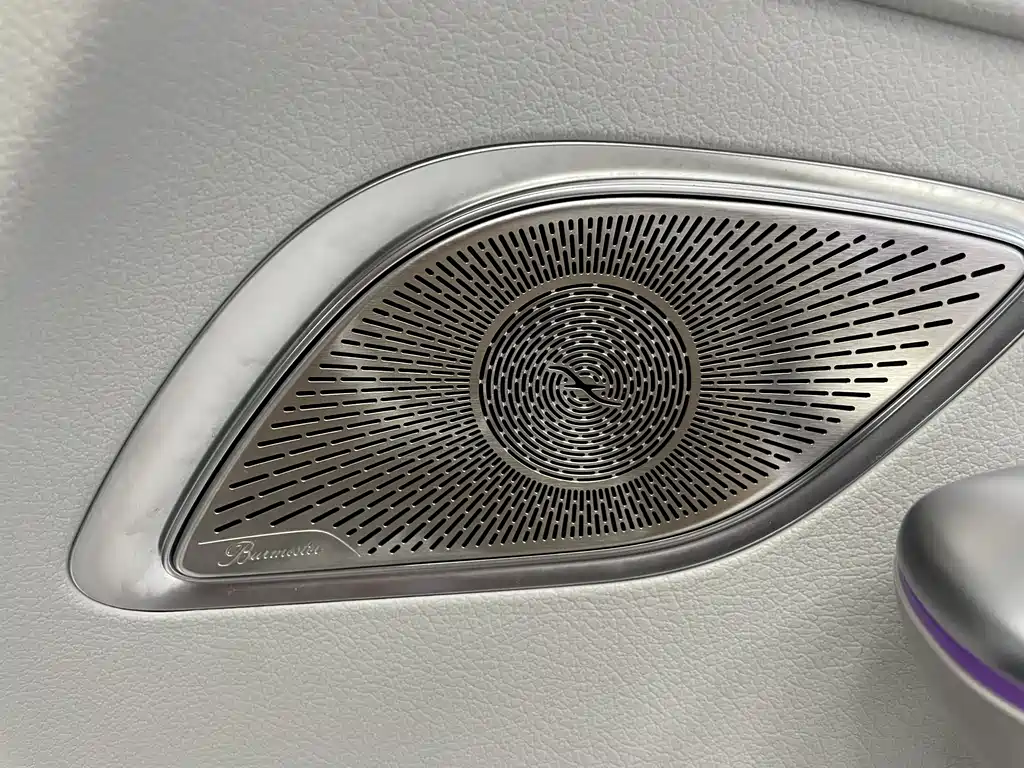 Mercedes-Benz EQE SUV 2023 — фото 10
