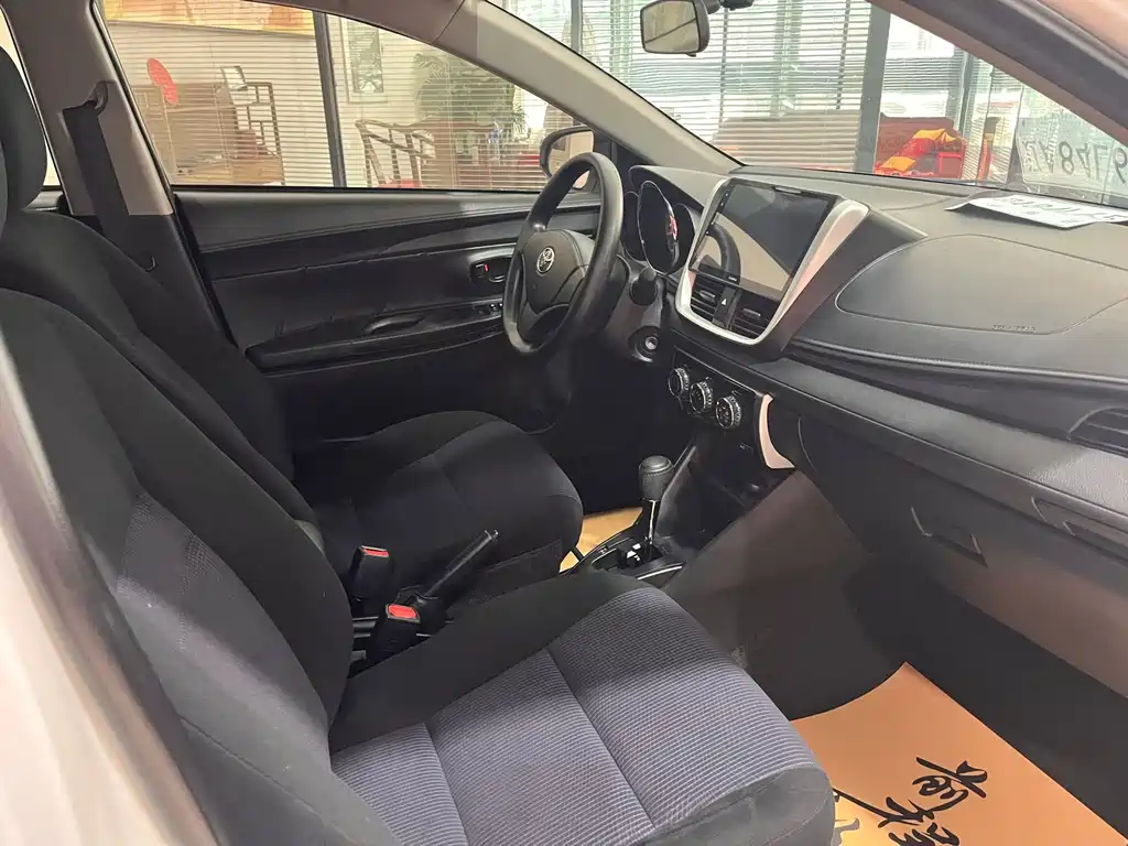 Toyota Yaris L 2018 — фото 9