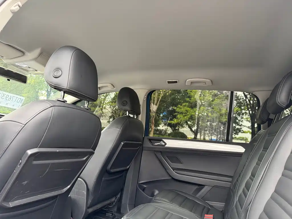 Volkswagen Touran 2018 — фото 11