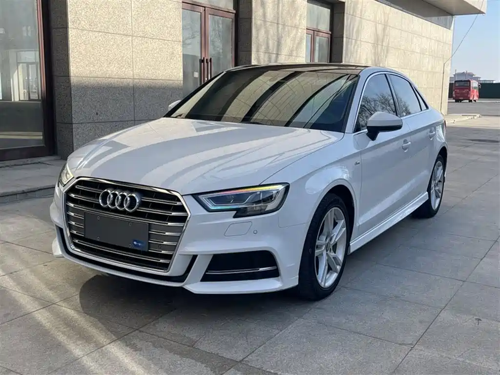 Audi A3 2020 — фото 1