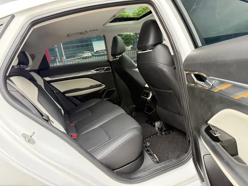 Geely Emgrand L 2023 — фото 11