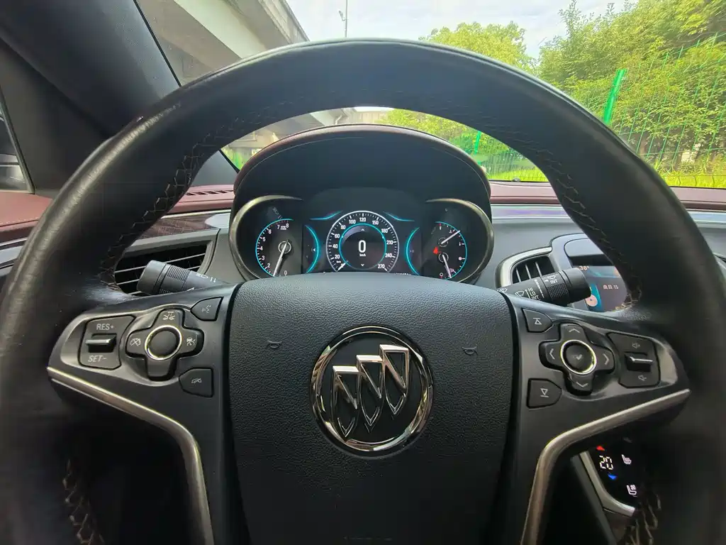 Buick LaCrosse 2015 — фото 9