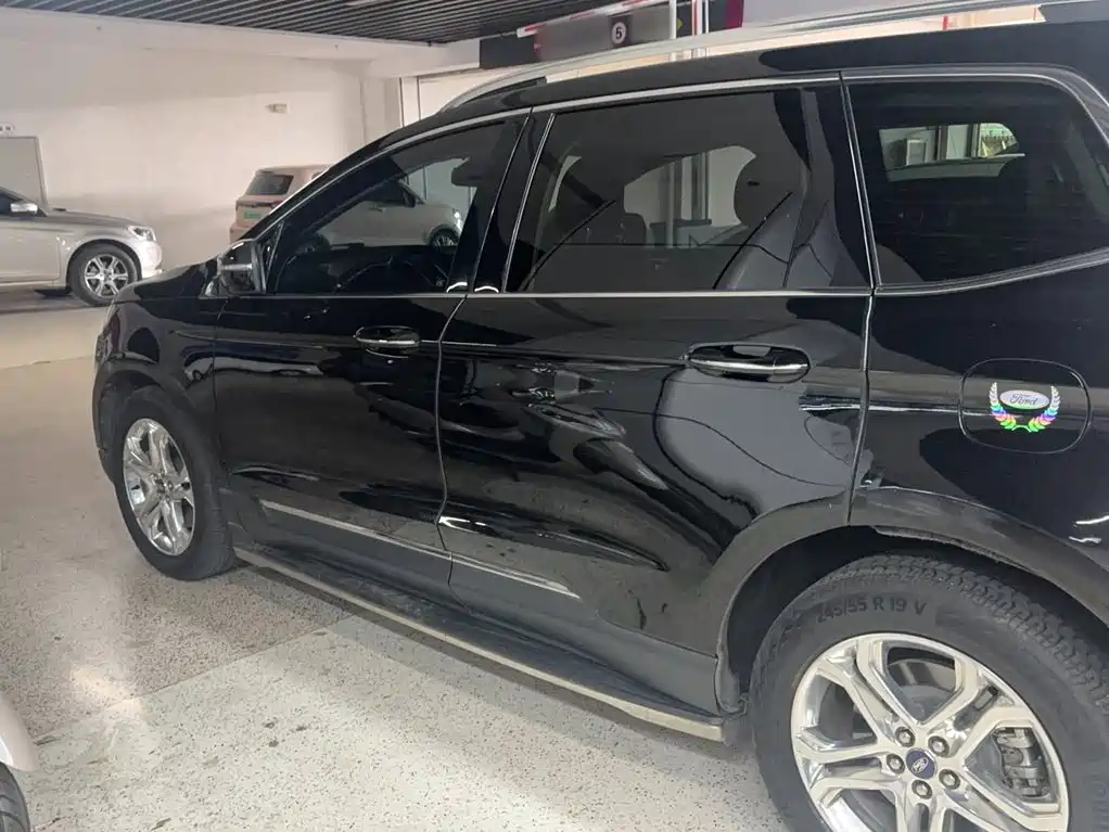 Ford Edge 2018 — фото 10