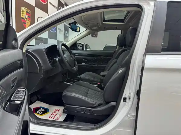 Mitsubishi Outlander 2022
