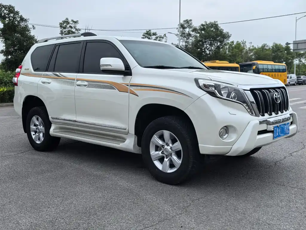 Toyota Prado 2014 — фото 2
