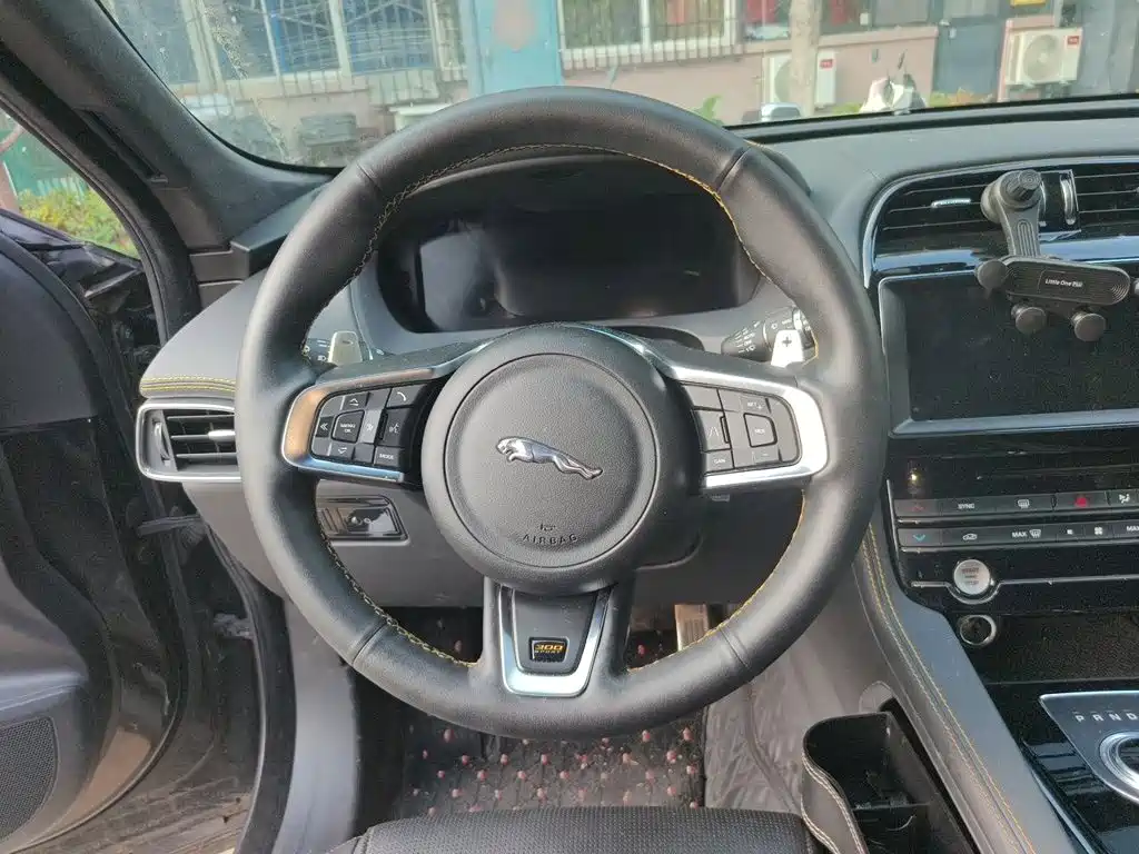 Jaguar F-PACE 2021
