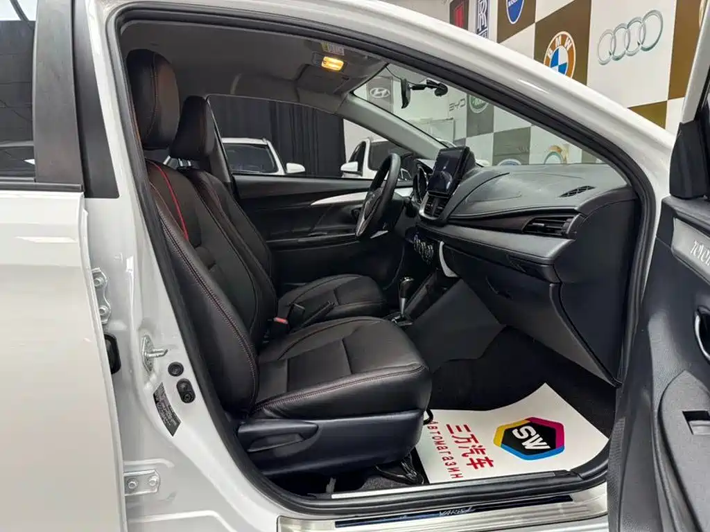 Toyota Yaris L 2023 — фото 10