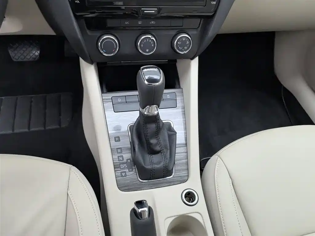 Skoda Octavia 2014 — фото 13