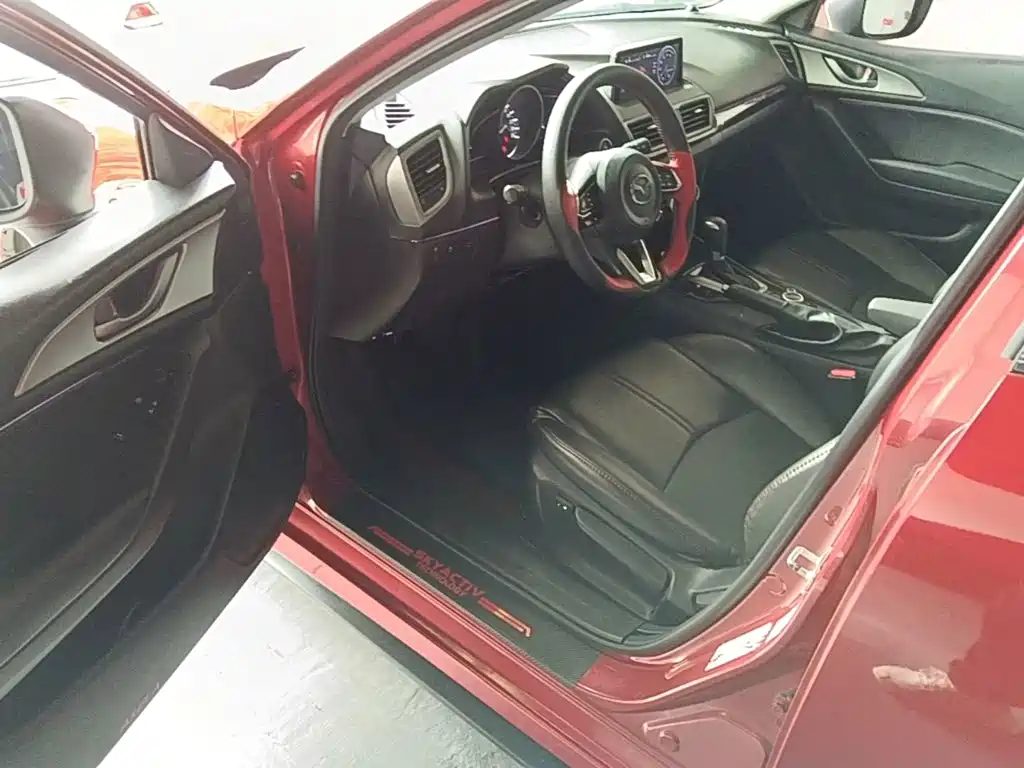 Mazda 3 Axela 2018 — фото 16