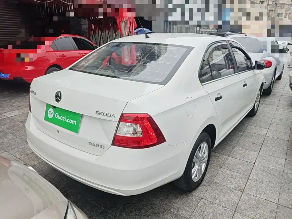Skoda Rapid 2015 — фото 7