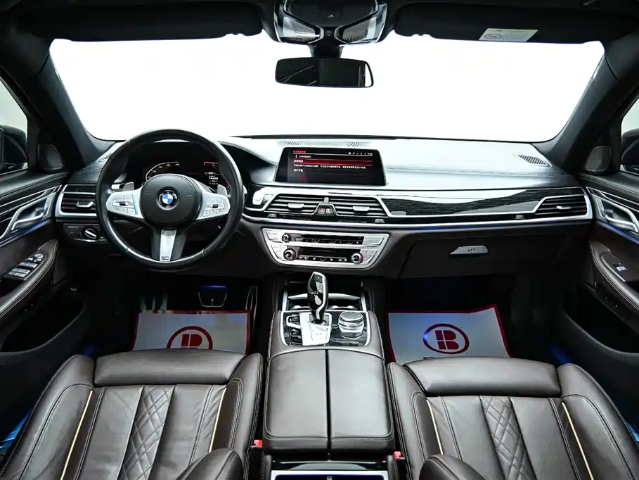 BMW 7 Series 2019 — фото 16