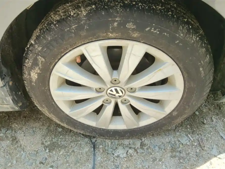 Volkswagen Sagitar 2014