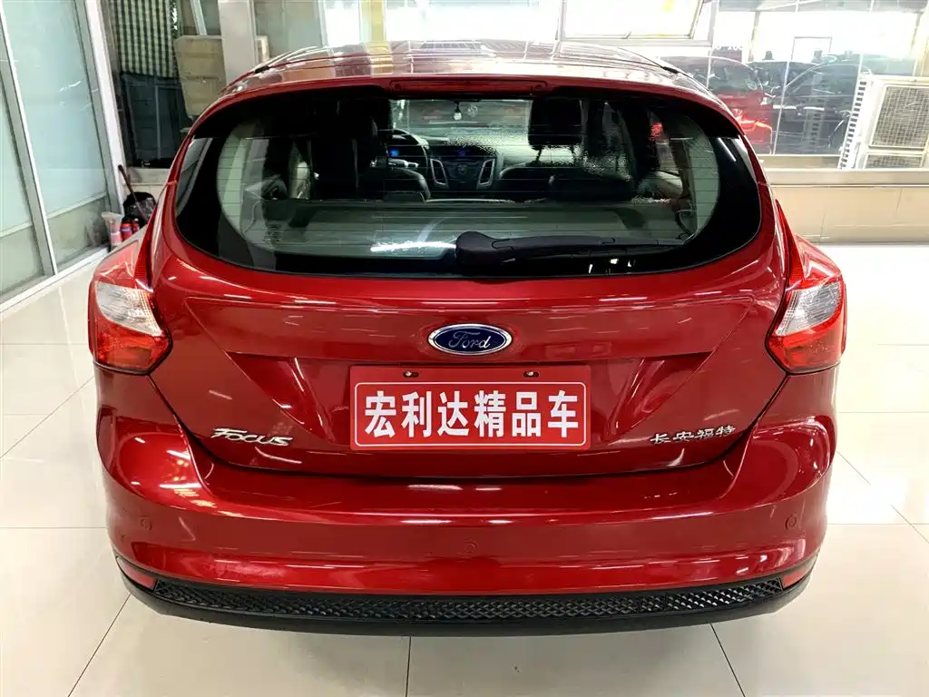 Ford Focus 2013 — фото 11