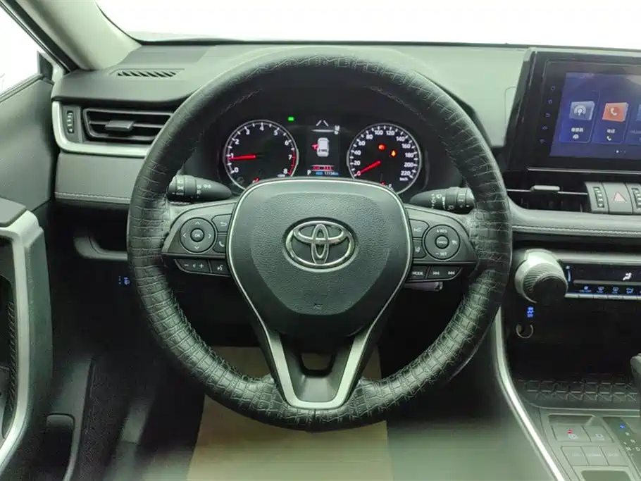 Toyota RAV4 2022 — фото 15