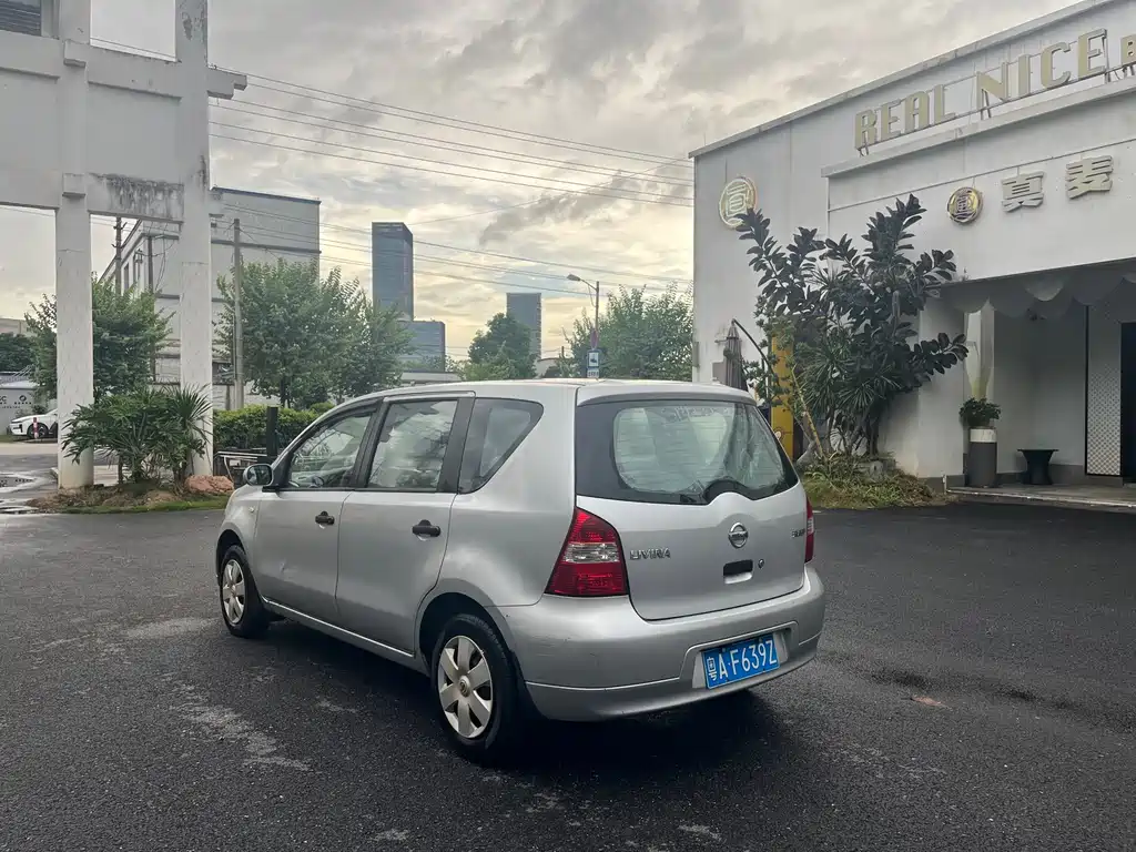 Nissan Livina 2010