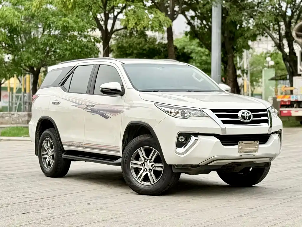 Toyota Fortuner 2018 — фото 3