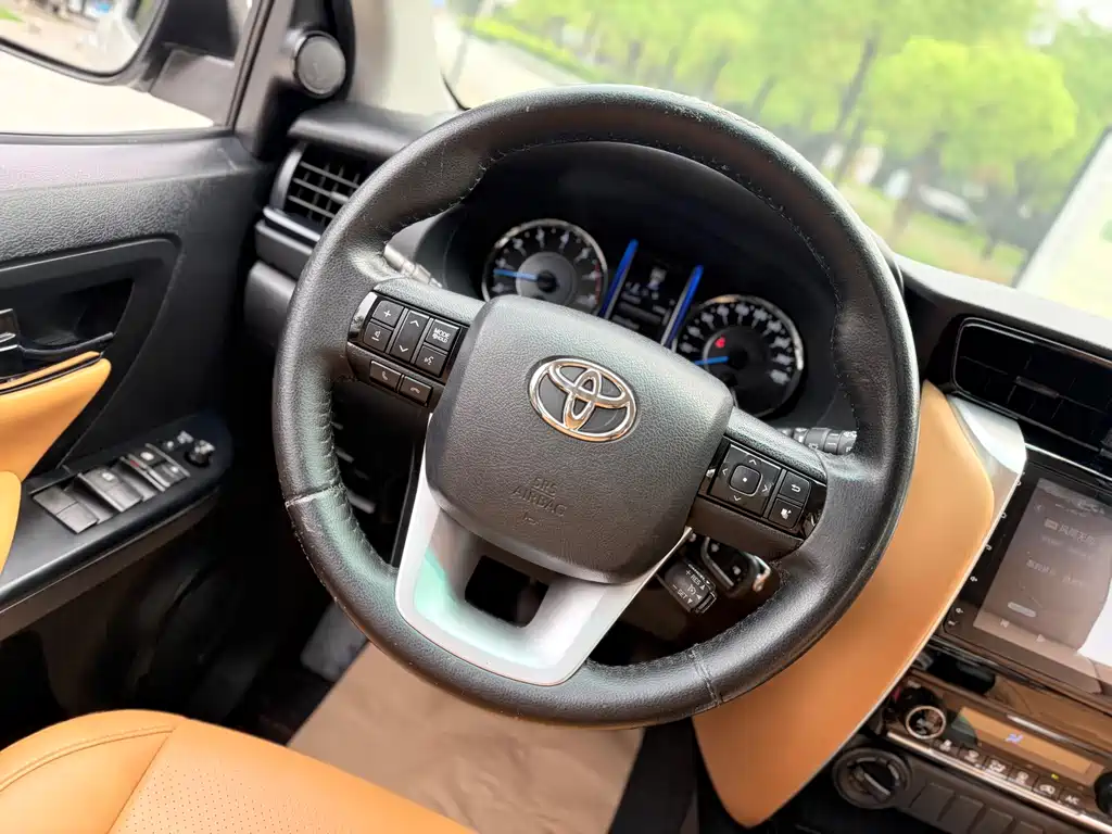 Toyota Fortuner 2018 — фото 13