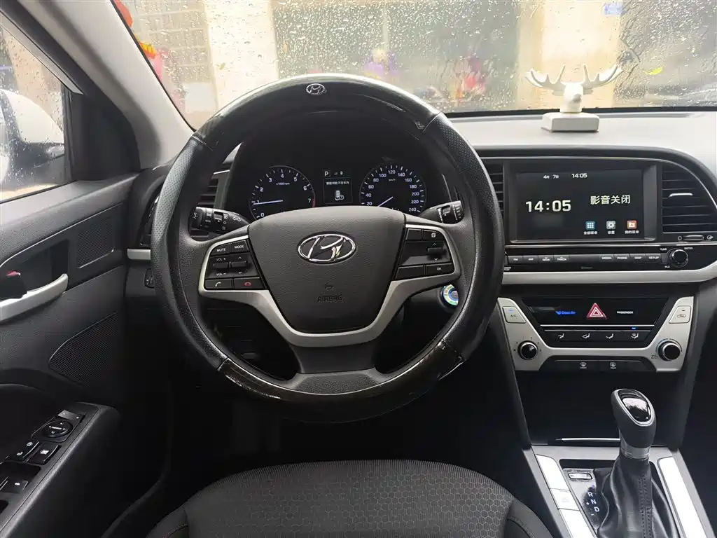 Hyundai Elantra 2018 — фото 7