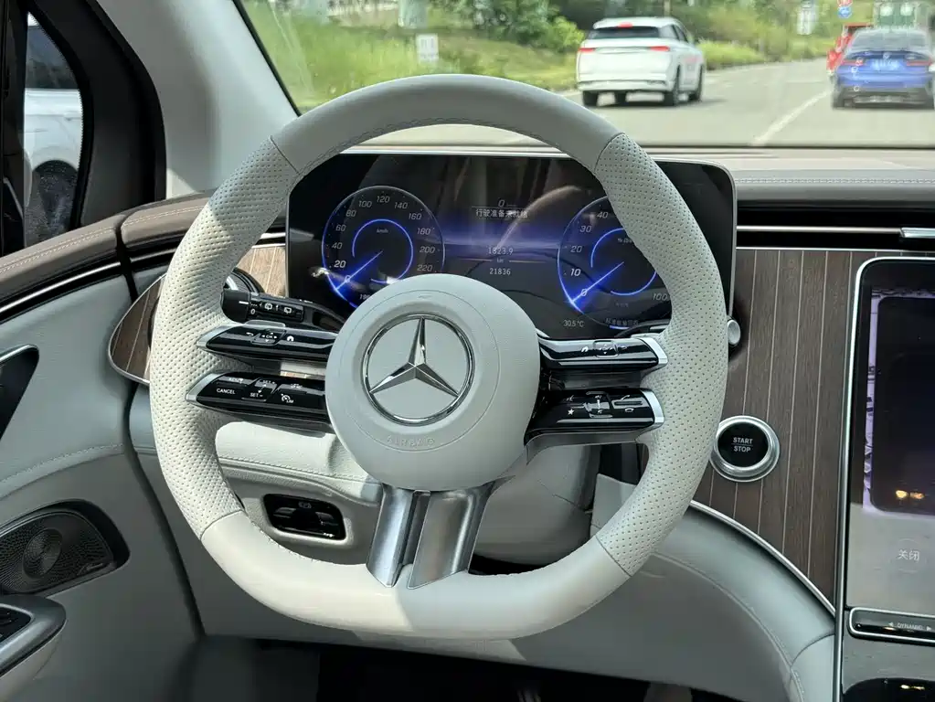 Mercedes-Benz EQE SUV 2023 — фото 16