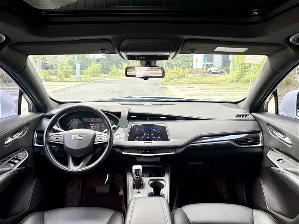 Cadillac XT4 2019 — фото 12