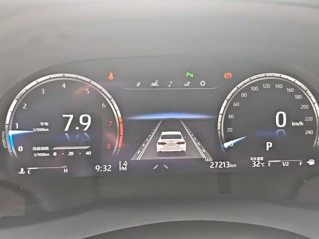 Toyota Camry 2023 — фото 11