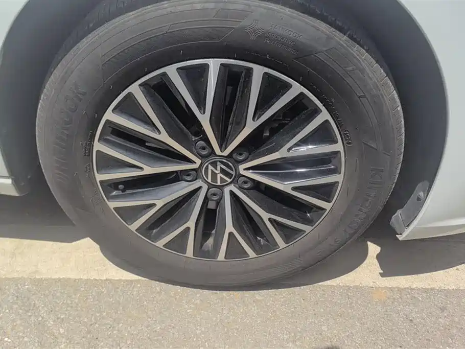 Volkswagen Sagitar 2024