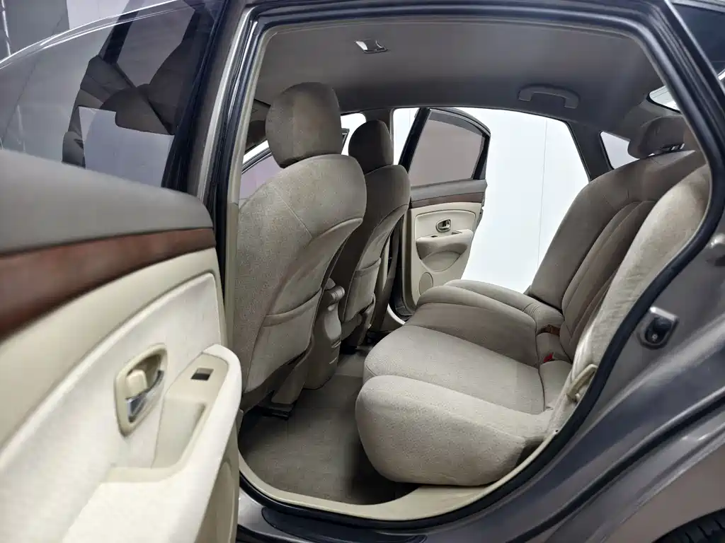 Nissan Sylphy 2011 — фото 12