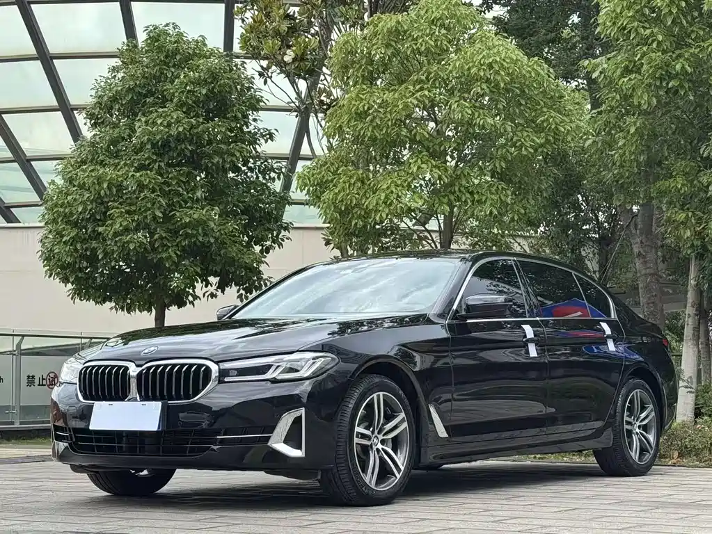 BMW 5 Series 2023 — фото 1