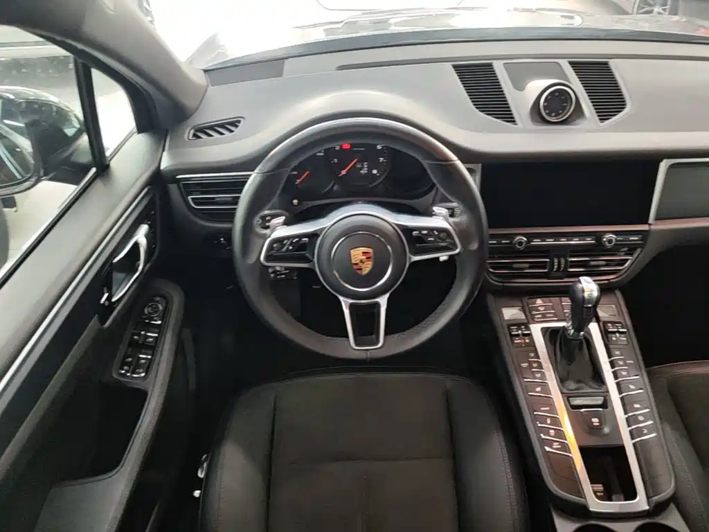 Porsche Macan 2019 — фото 11