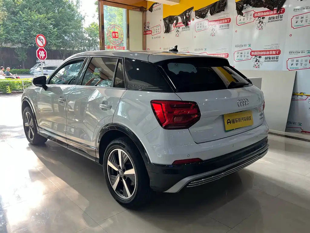 Audi Q2L E-Tron 2020 — фото 12