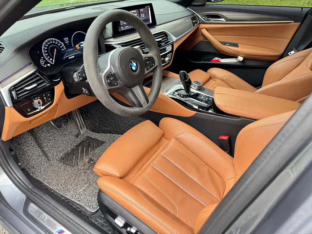 BMW 5 Series 2019 — фото 14
