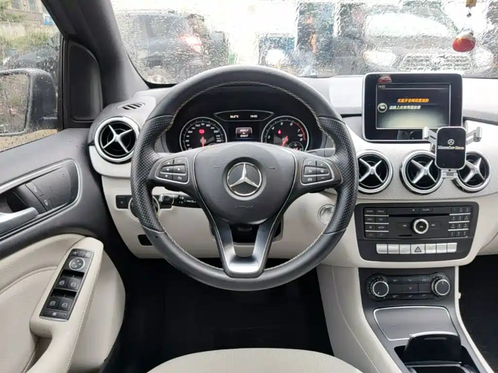 Mercedes-Benz B-Class 2015 — фото 11