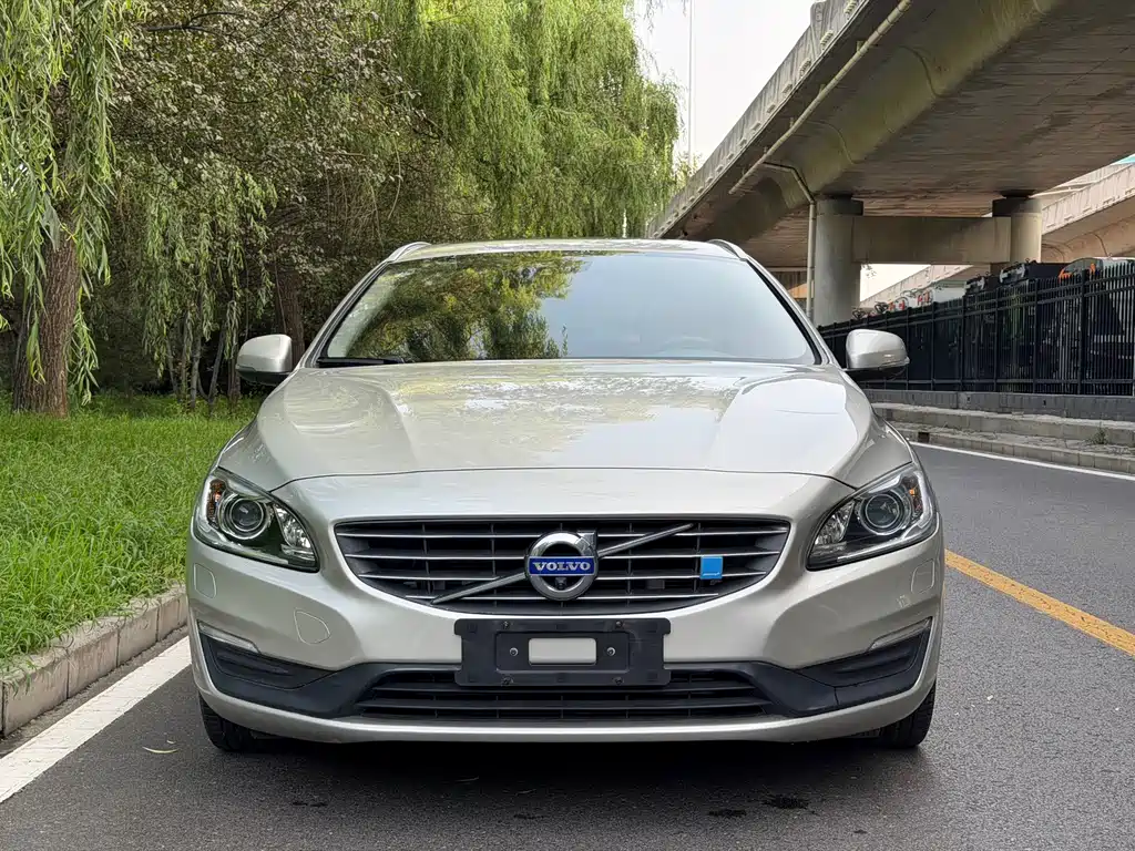 Volvo V60 2017 — фото 2
