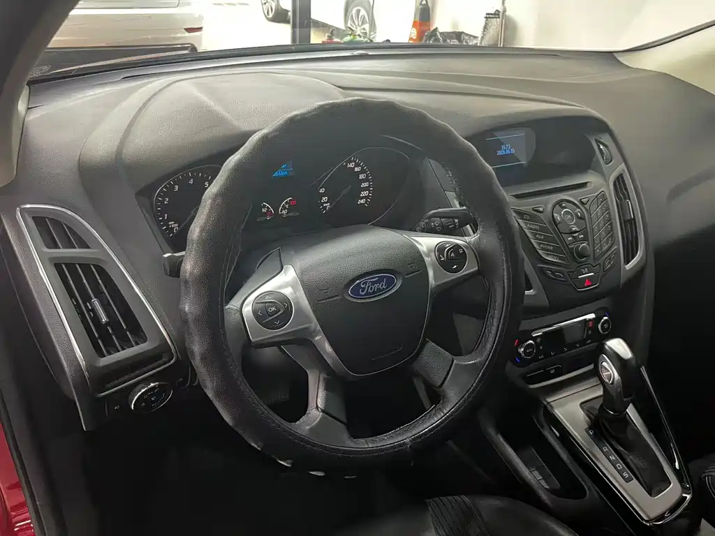 Ford Focus 2014 — фото 6