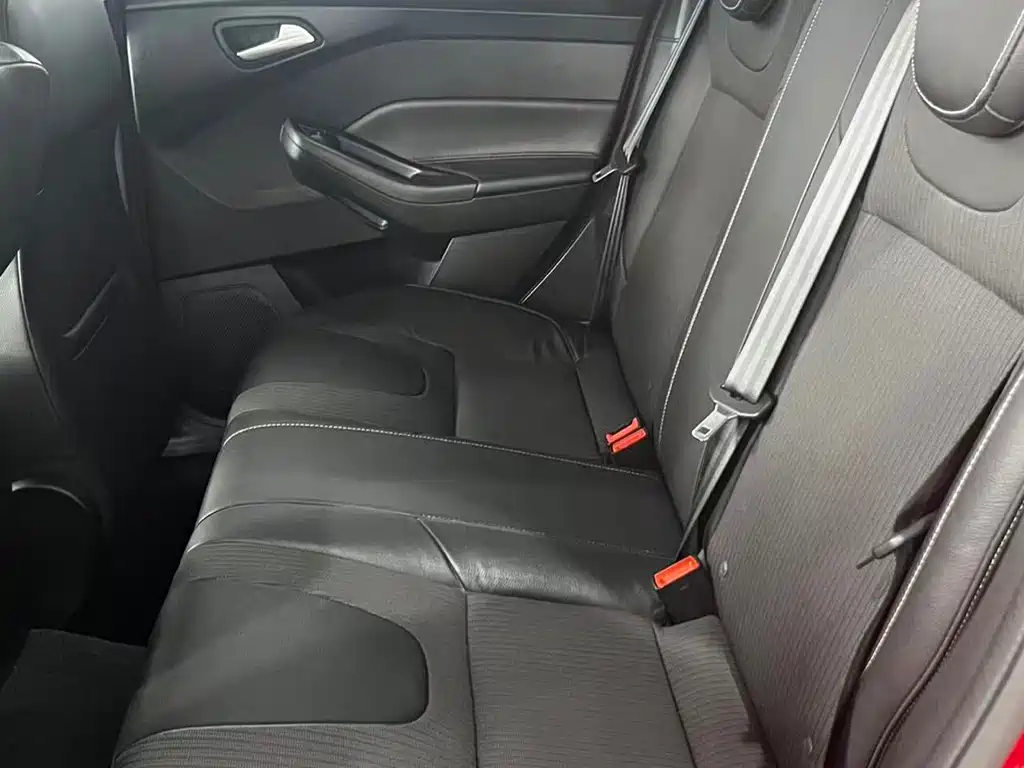 Ford Focus 2014 — фото 12