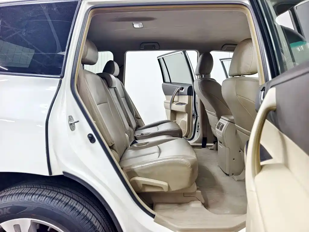 Toyota Highlander 2011 — фото 15