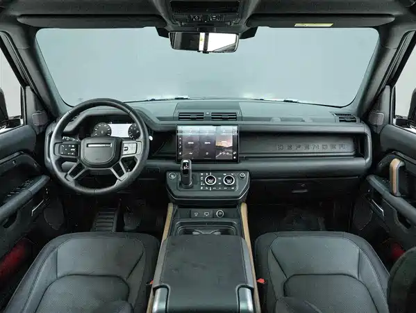 Land Rover Defender 2024