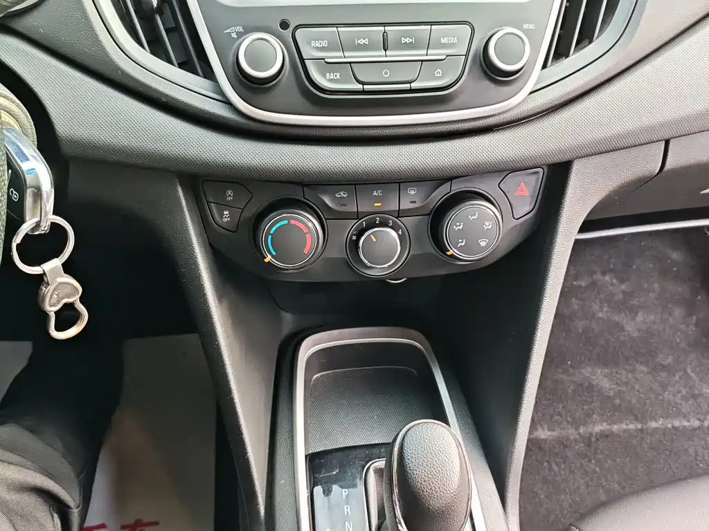 Chevrolet Cavalier 2018 — фото 15