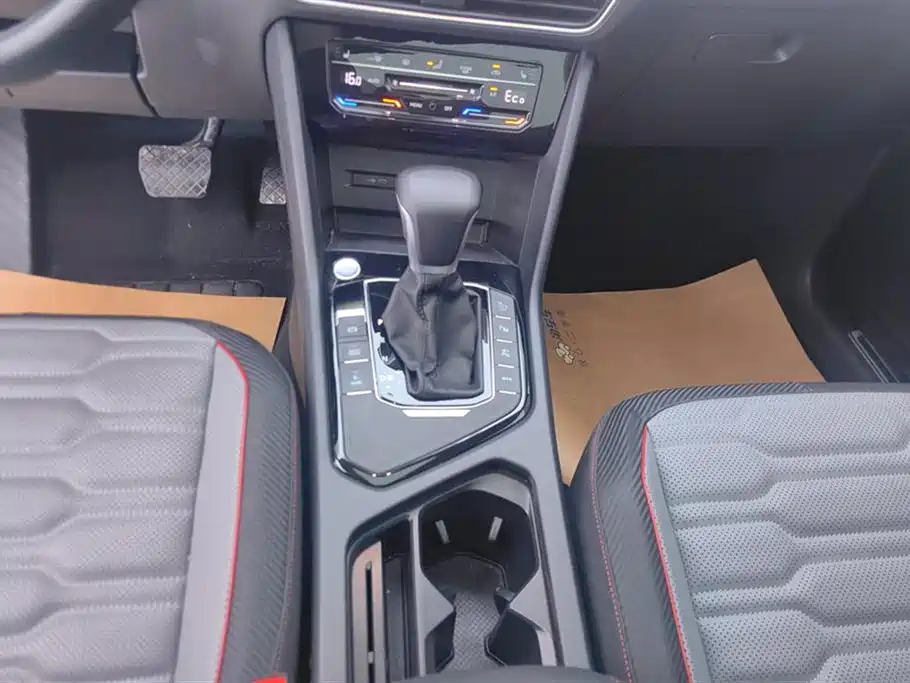 Volkswagen Tiguan L Plug-In Hybrid 2023 — фото 16