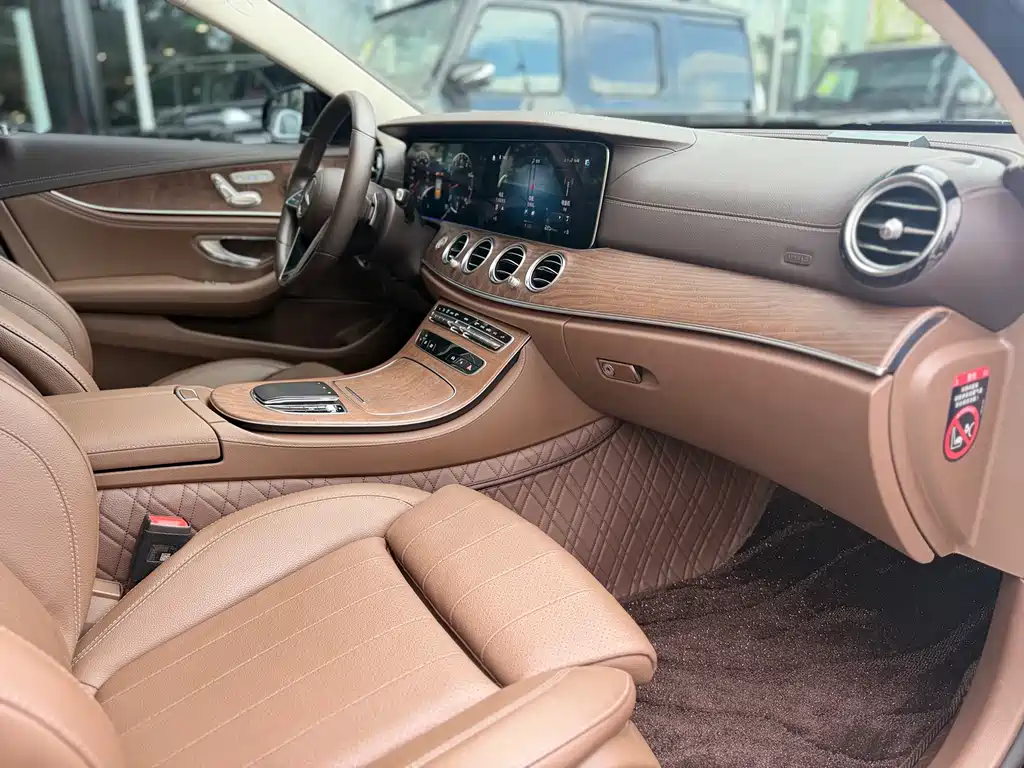 Mercedes-Benz E-Class 2023 — фото 24
