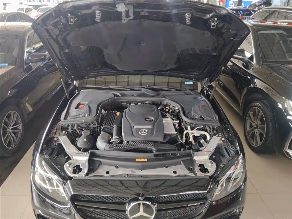 Mercedes-Benz E-Class 2018 — фото 20