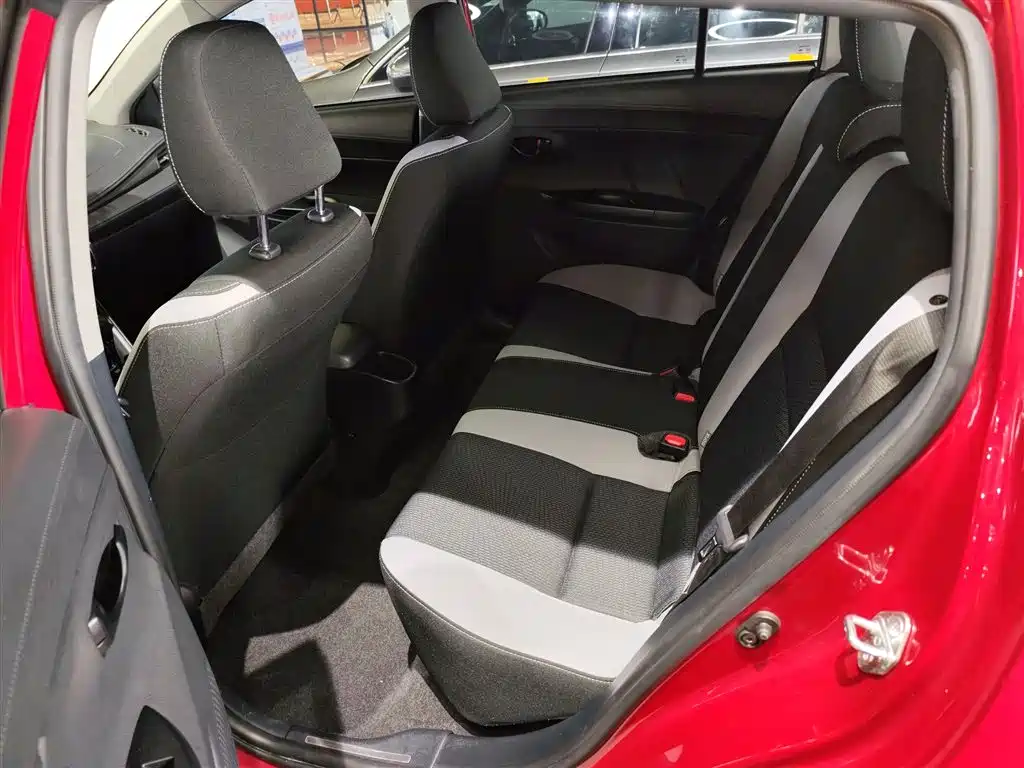 Toyota Yaris L 2021 — фото 13