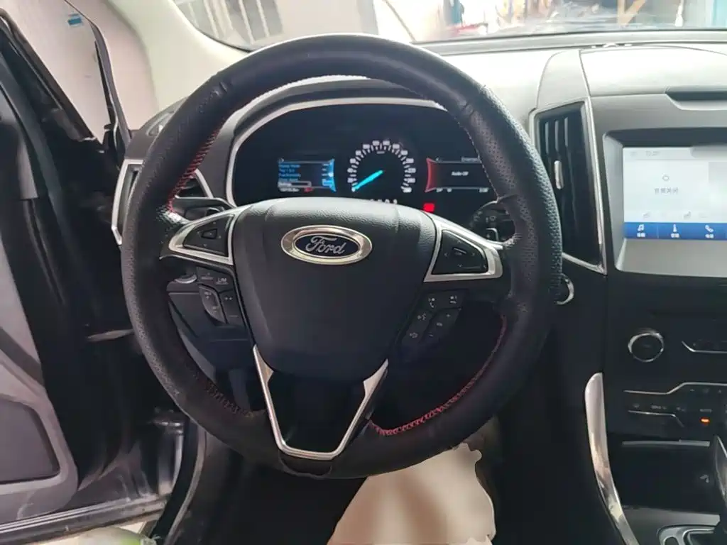 Ford Edge 2018 — фото 11