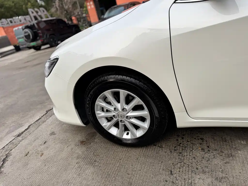 Toyota Camry 2017 — фото 14