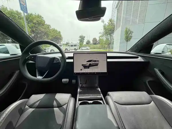 Tesla Model 3 2024